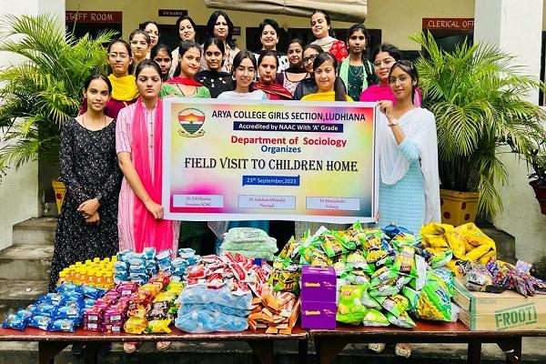 The students of Arya College visited Bal Bhawan