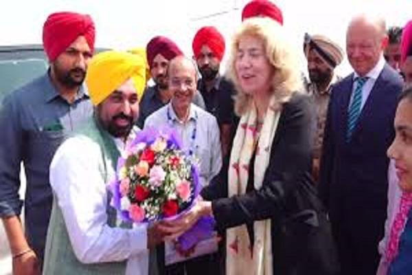 CM Mann laid the foundation stone of 'Cattle Feed Plant'