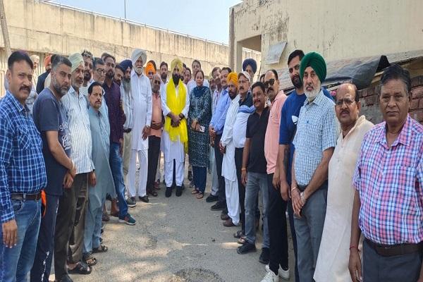 Inauguration of street construction works in ward number 48 by MLA Sidhu