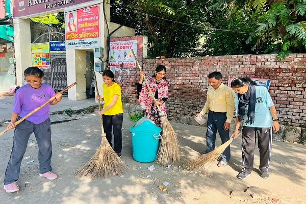 Sanitation campaign conducted in Arya College