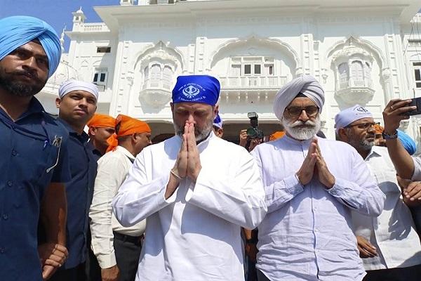 Congress leader Rahul Gandhi paid obeisance at Sachkhand Sri Harmandir Sahib