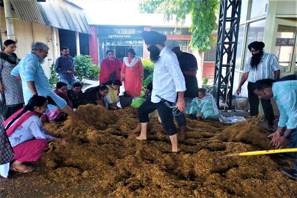 Training given to farmer women about mushroom cultivation in winter