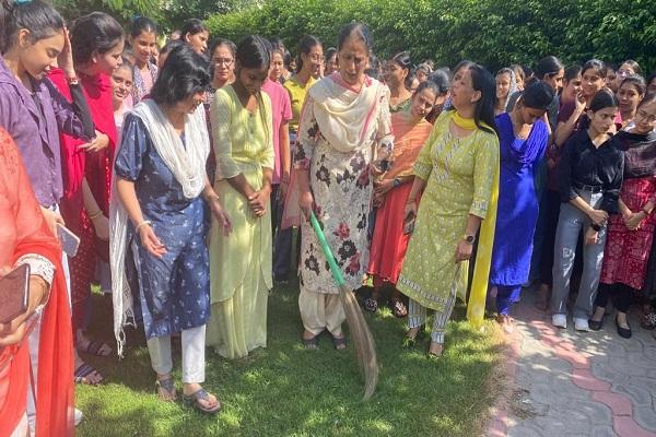 "Swachta Diwas" celebrated at Ramgarhia Girls College