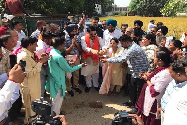 MLA Bagga inaugurated a new road in Kunj Vihar