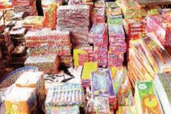 Large quantity of firecrackers stored in the warehouse recovered